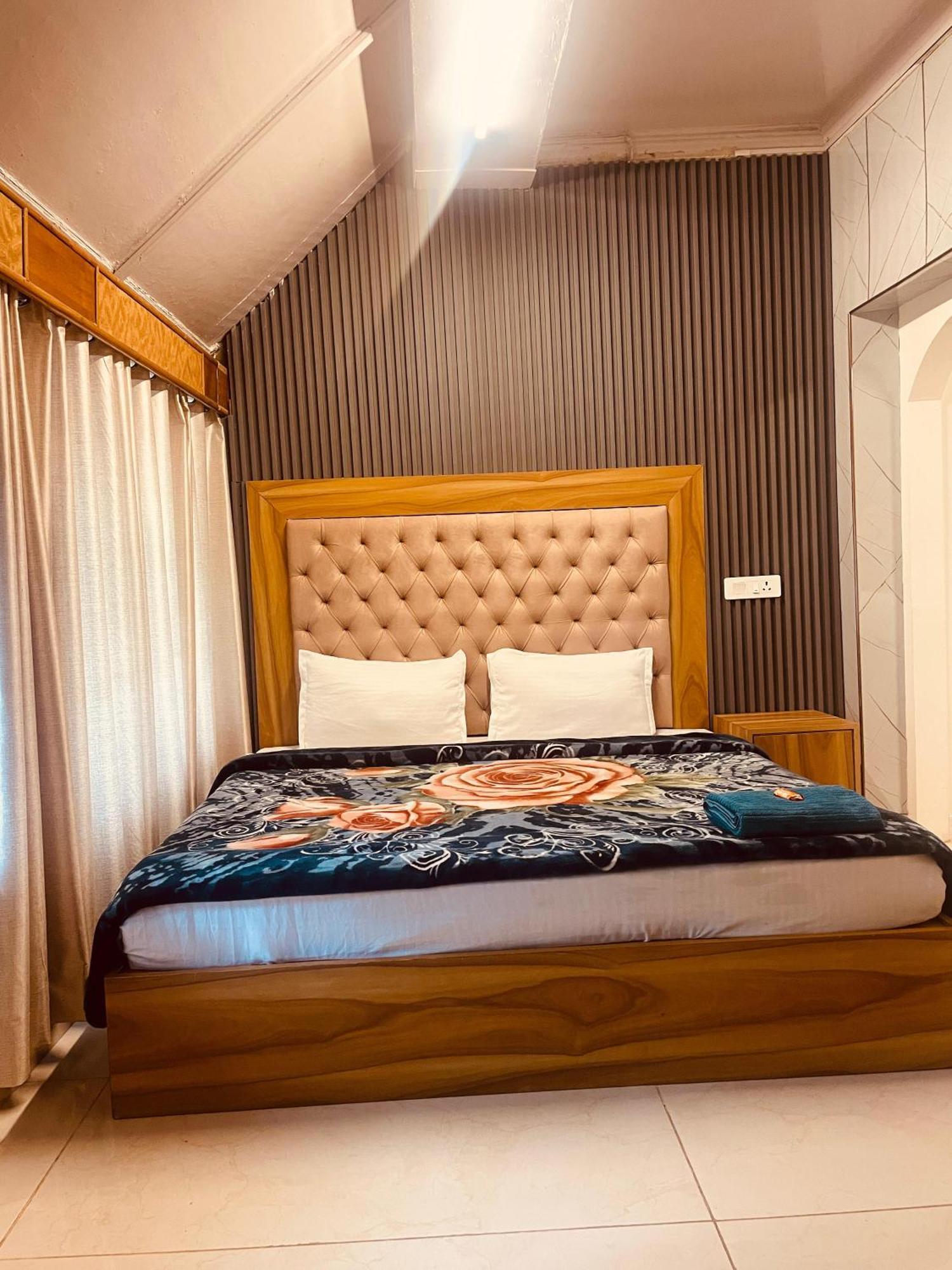 Madan Kunj B & B Mall Road Шимла Екстериор снимка