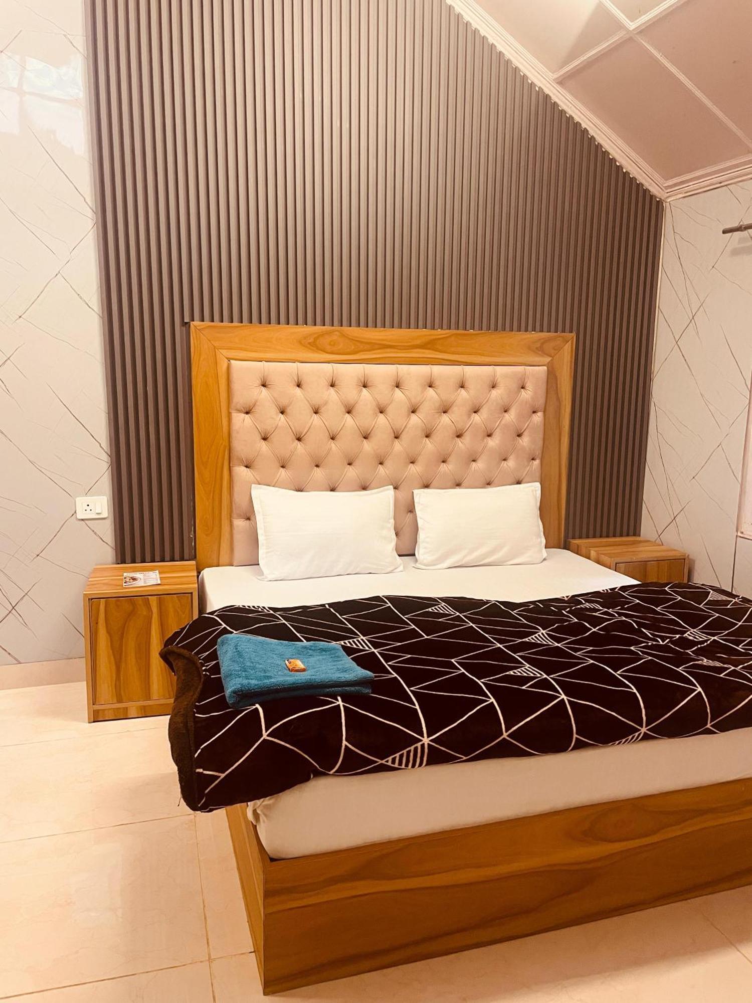 Madan Kunj B & B Mall Road Шимла Екстериор снимка