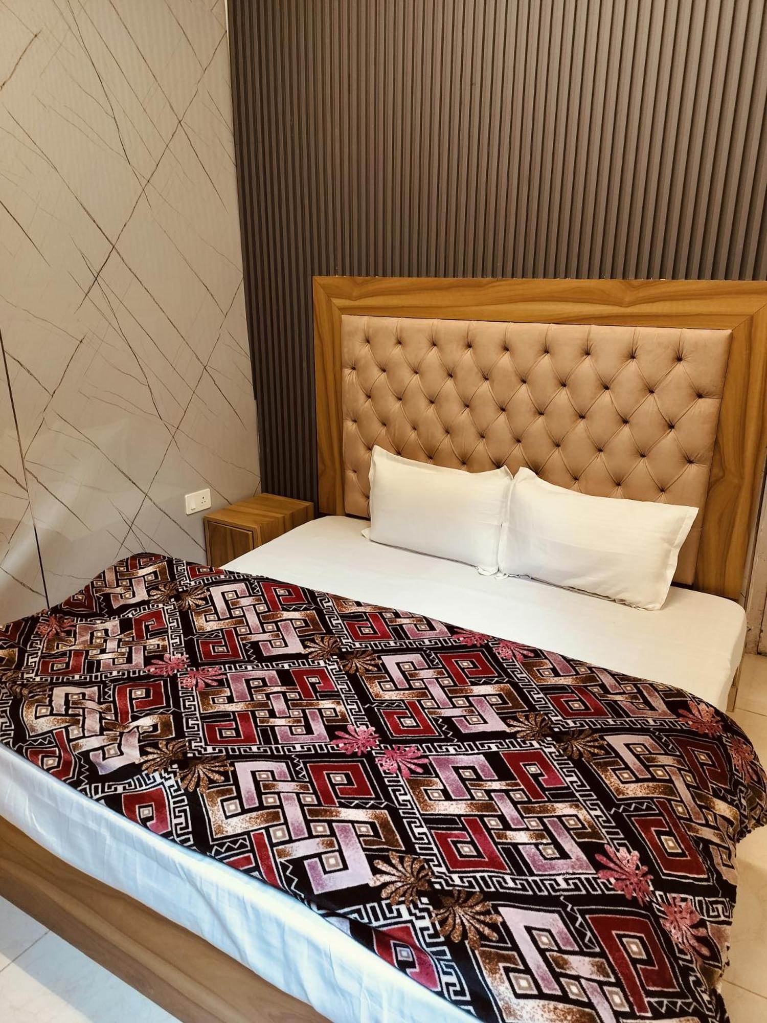 Madan Kunj B & B Mall Road Шимла Екстериор снимка
