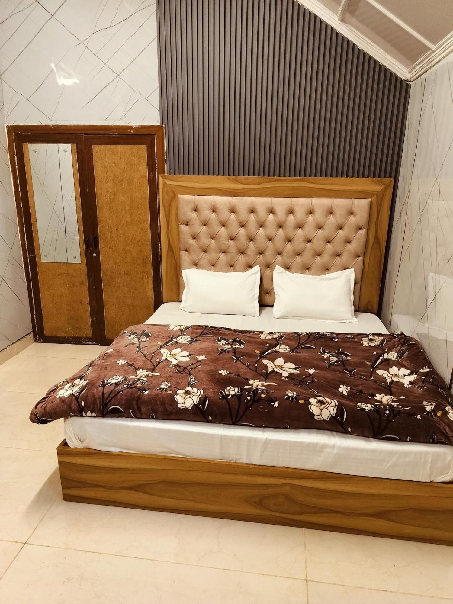 Madan Kunj B & B Mall Road Шимла Екстериор снимка