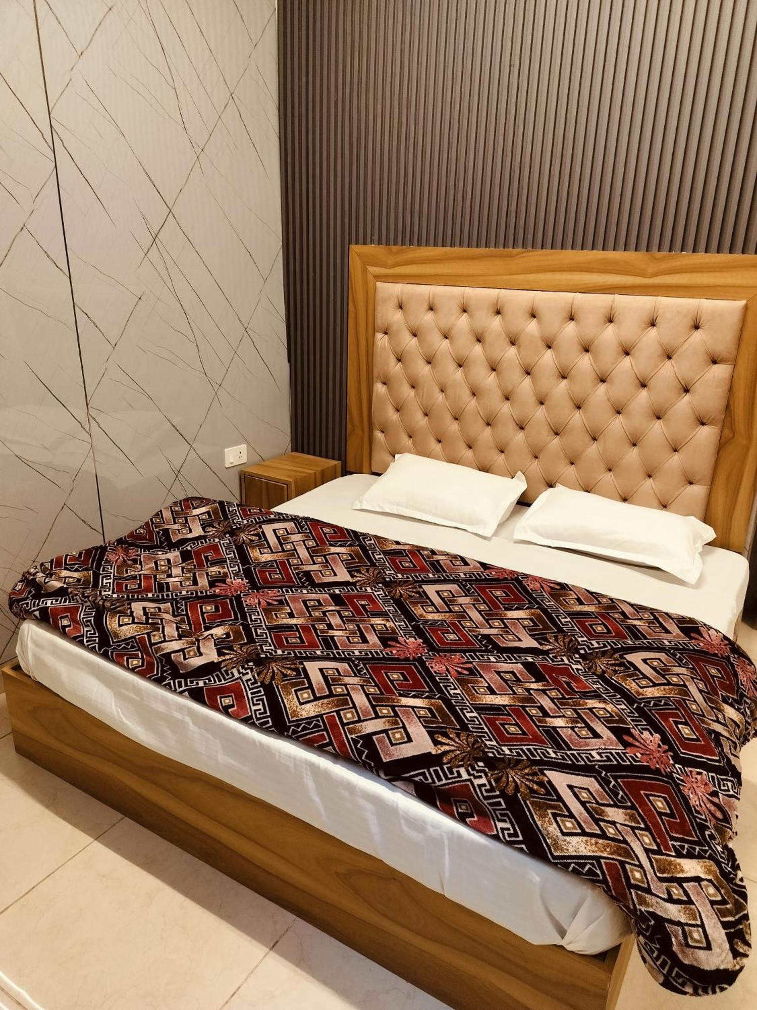 Madan Kunj B & B Mall Road Шимла Екстериор снимка